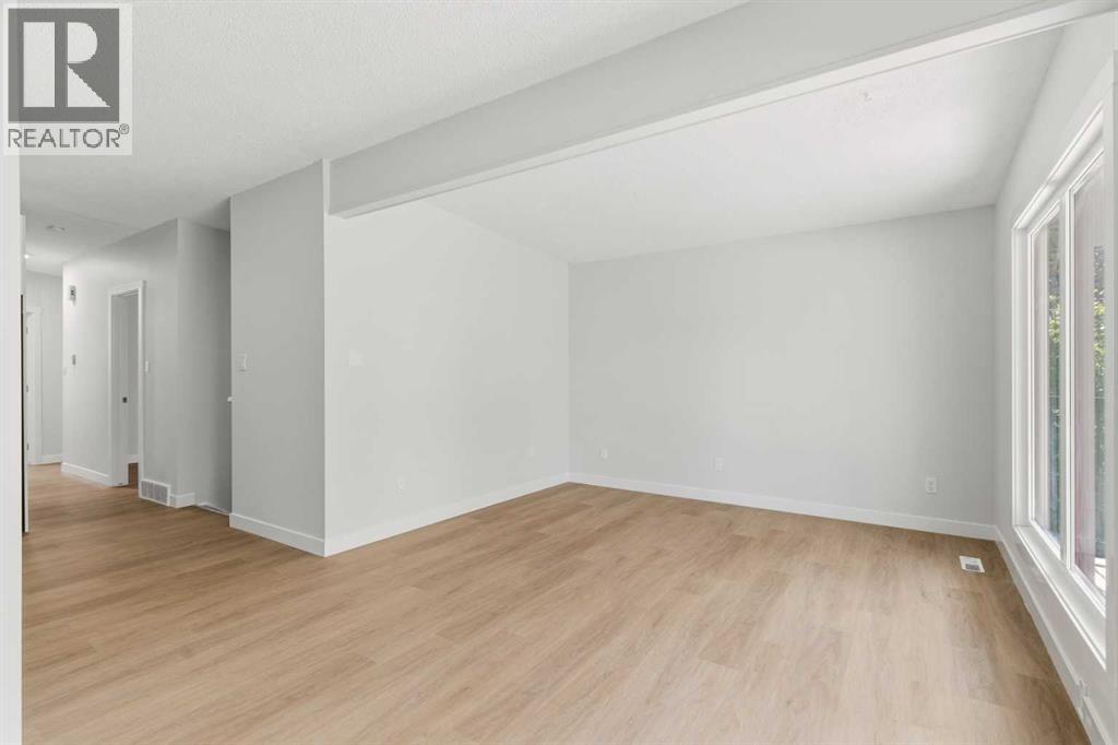 30 / 32 Dalton Bay NW