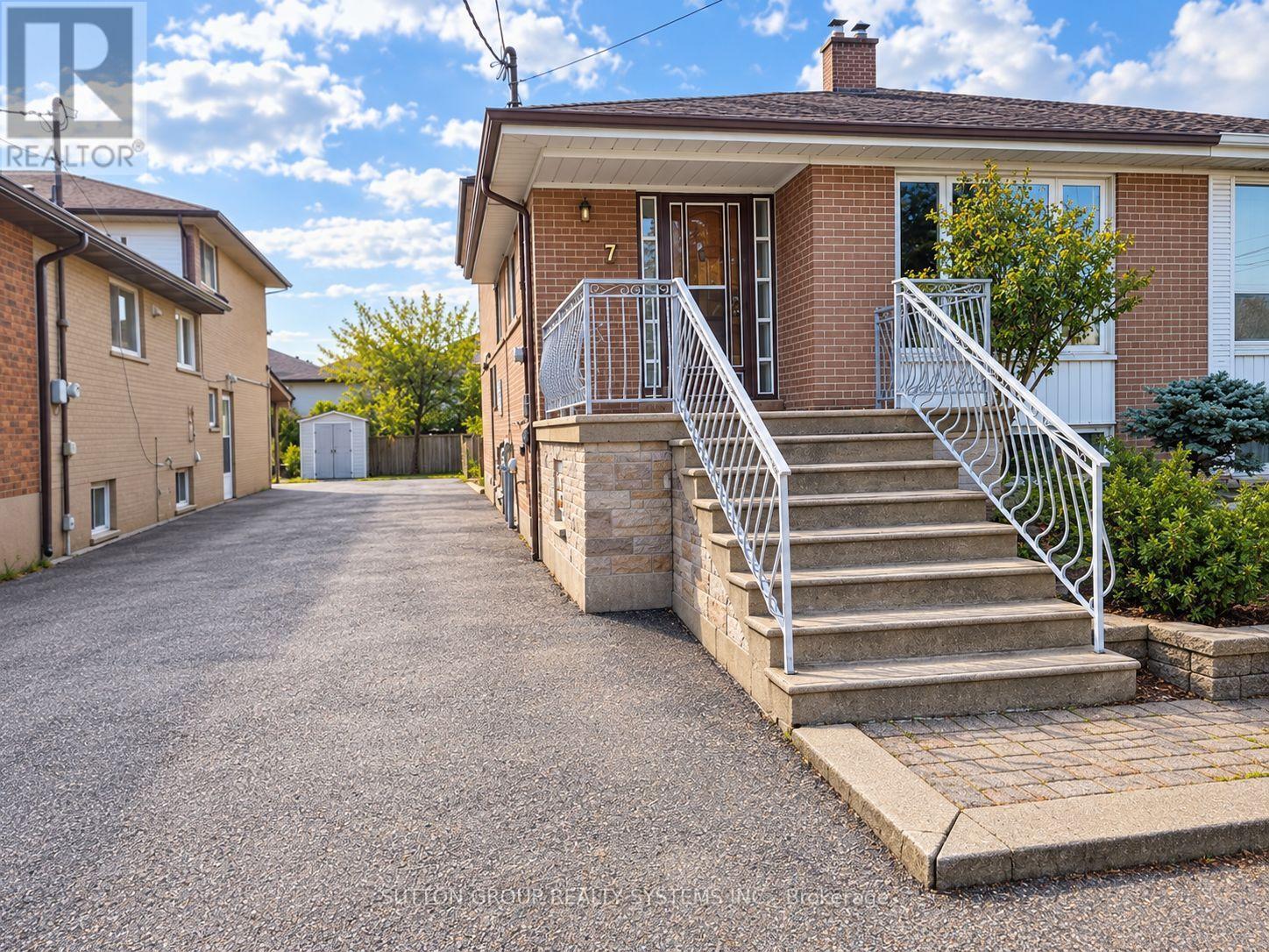 7 PECAN COURT, Toronto, Ontario