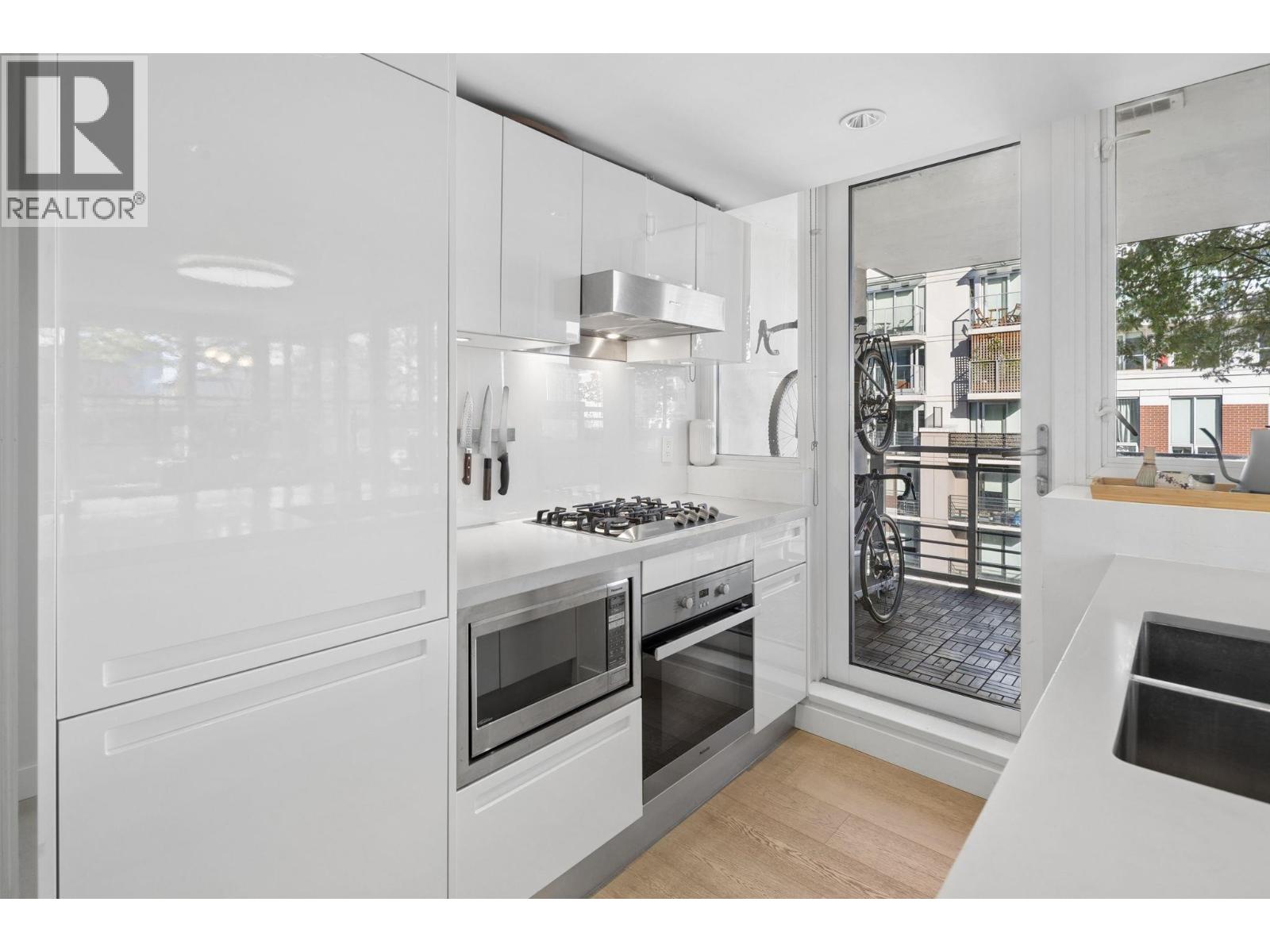 1007 188 Keefer Street, Vancouver, British Columbia  V6A 0E3 - Photo 3 - R3175038