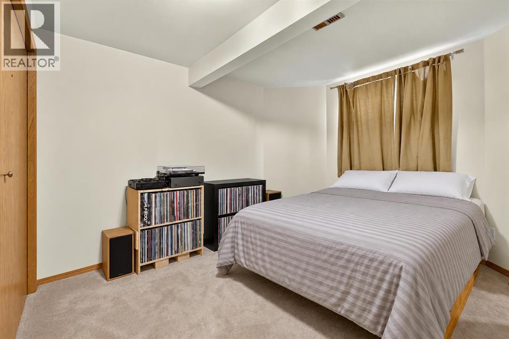 14 Hawkdale Gate NW, Calgary, Alberta  T3G 2W6 - Photo 37 - A2342815
