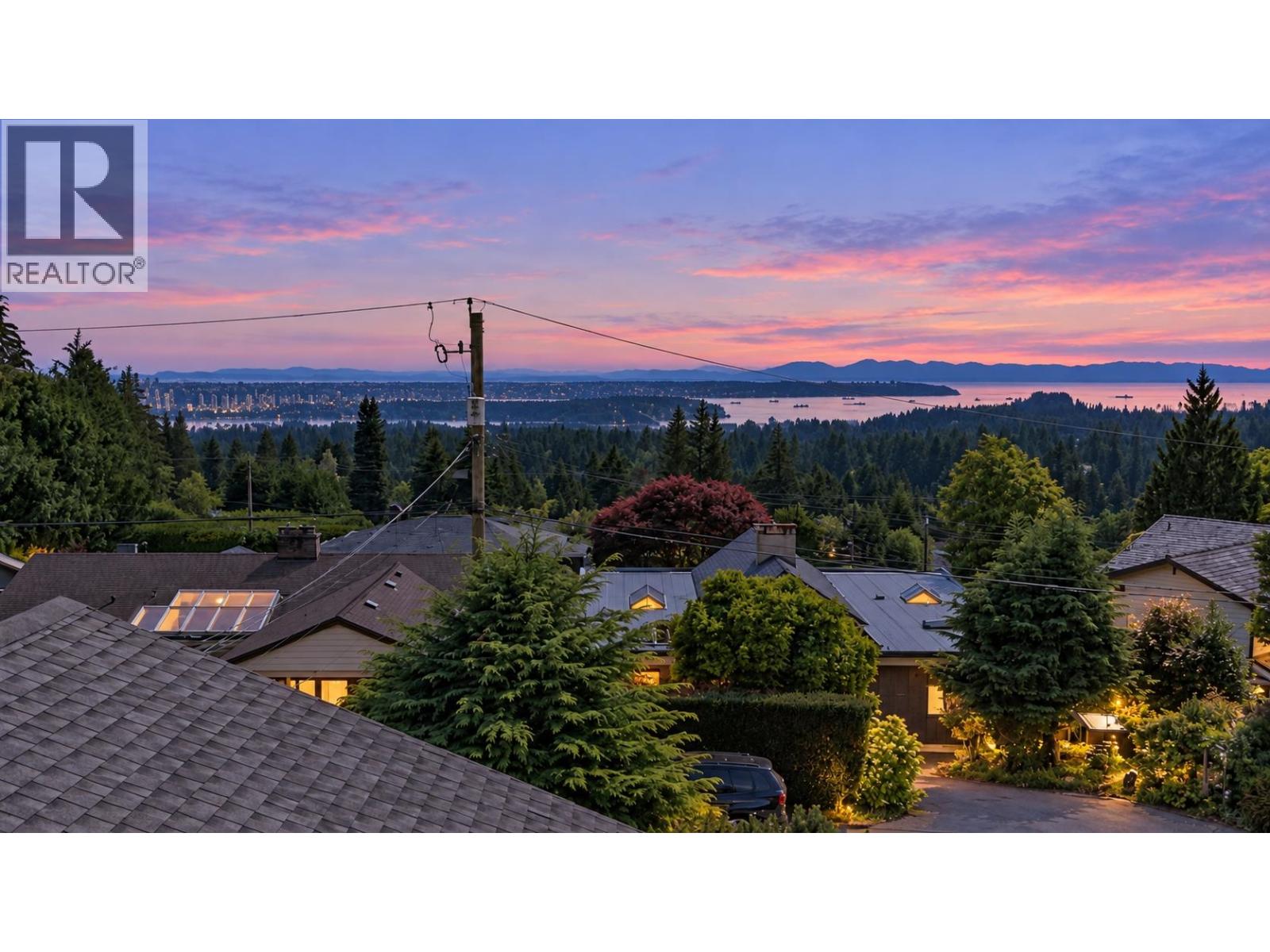 674 BLUERIDGE AVENUE, North Vancouver, British Columbia