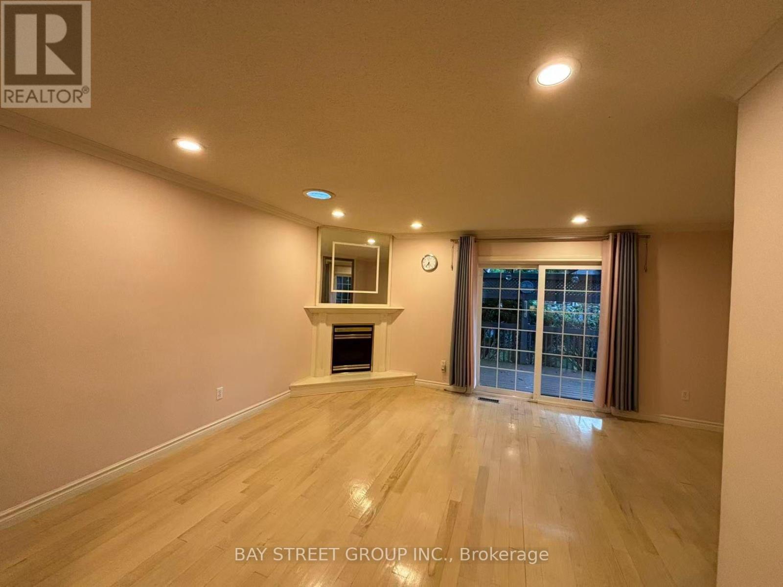 18 - 20 Meadowlands Boulevard, Hamilton, Ontario  L9K 1J5 - Photo 2 - X13885806