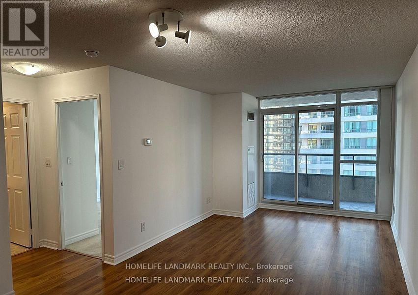 35 Hollywood Avenue, Toronto, Ontario  M2N 0A9 - Photo 3 - C14030070