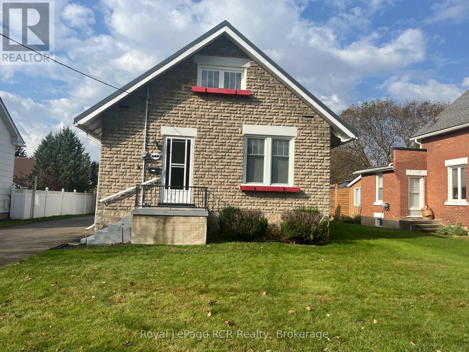 582 12th Ave Avenue N, Hanover, Ontario  N4N 2V6 - Photo 2 - X14030118