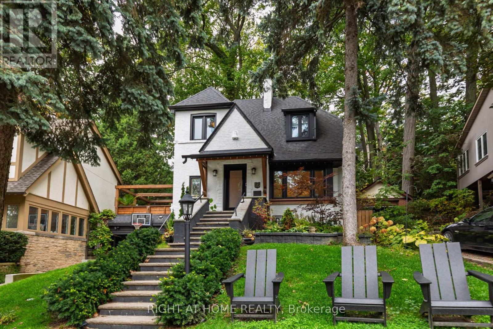 16 PINE CRESCENT, Toronto, Ontario