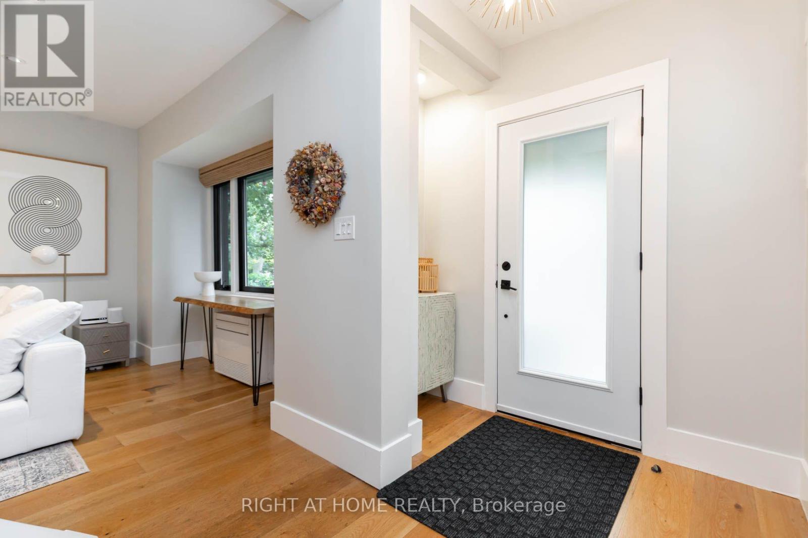 16 Pine Crescent, Toronto, Ontario  M4E 1L2 - Photo 3 - E14030052