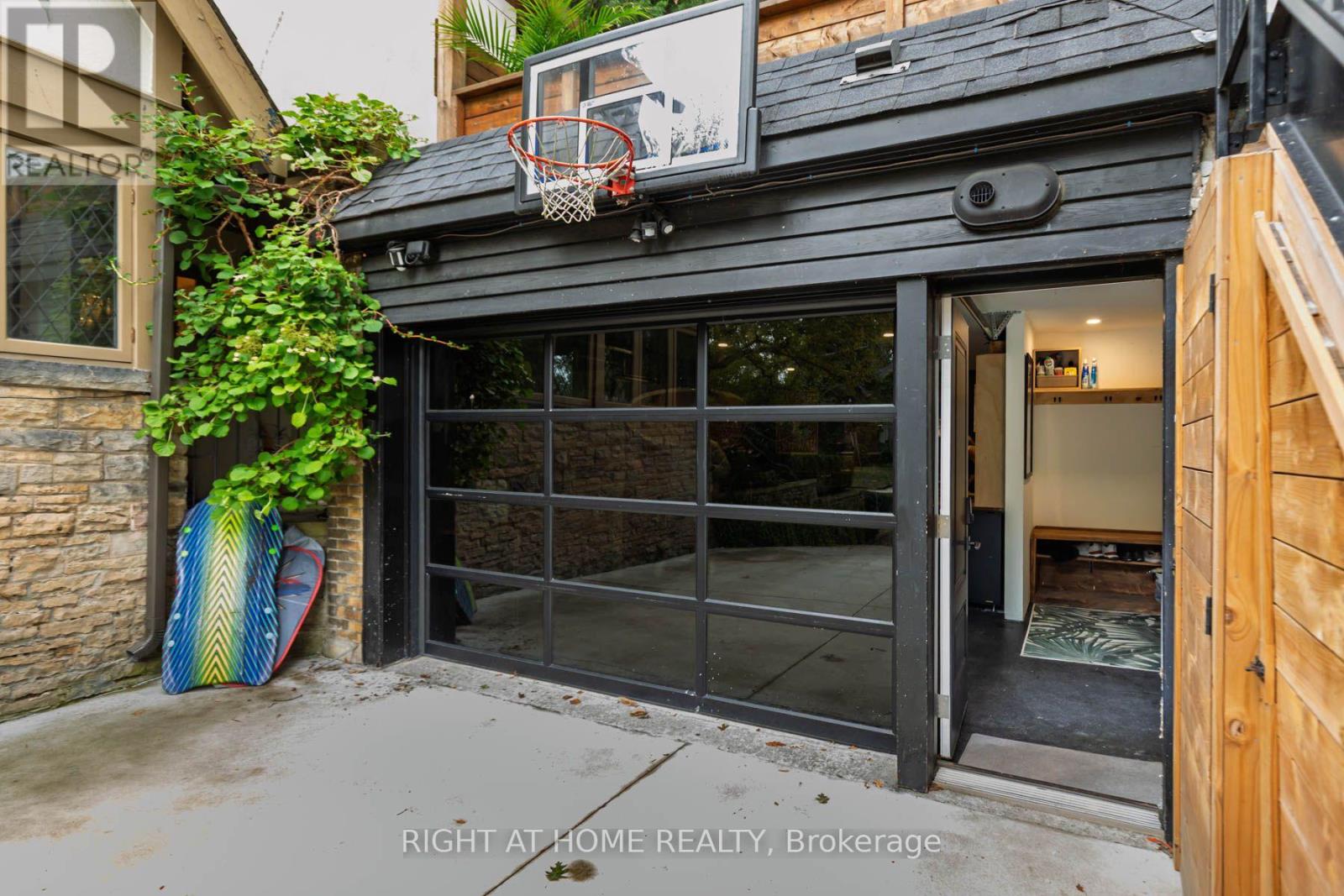 16 Pine Crescent, Toronto, Ontario  M4E 1L2 - Photo 30 - E14030052