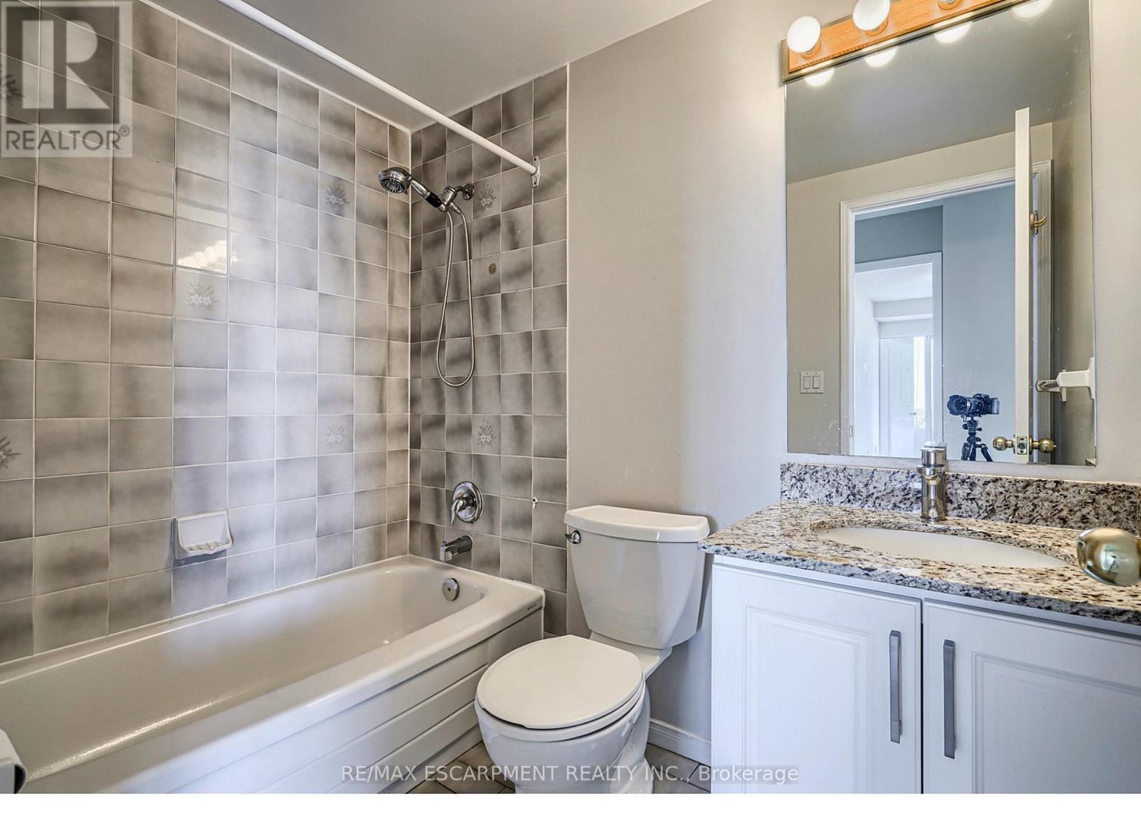2009 - 1270 Maple Crossing Boulevard, Burlington, Ontario  L7S 2J3 - Photo 13 - W14030056