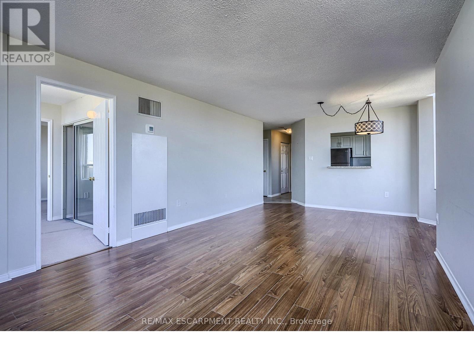2009 - 1270 Maple Crossing Boulevard, Burlington, Ontario  L7S 2J3 - Photo 4 - W14030056