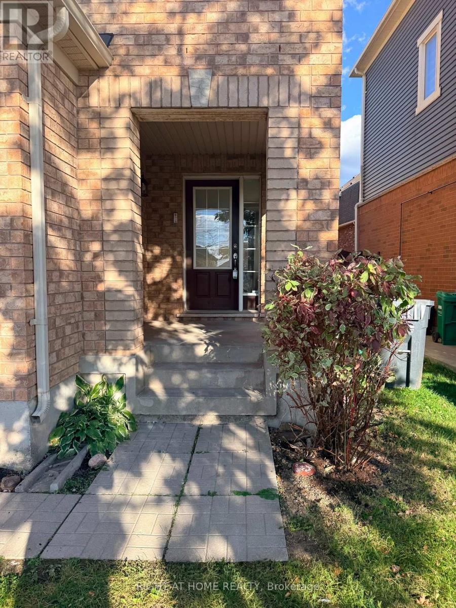 13 Lanternlight Lane, Brampton, Ontario  L7A 0T3 - Photo 2 - W14030060