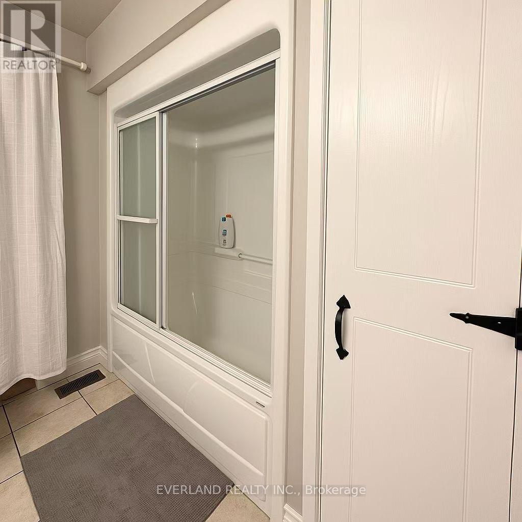 Ensuite 2 - 3369 St Paul Avenue, Niagara Falls, Ontario  L2J 2M3 - Photo 8 - X14030038