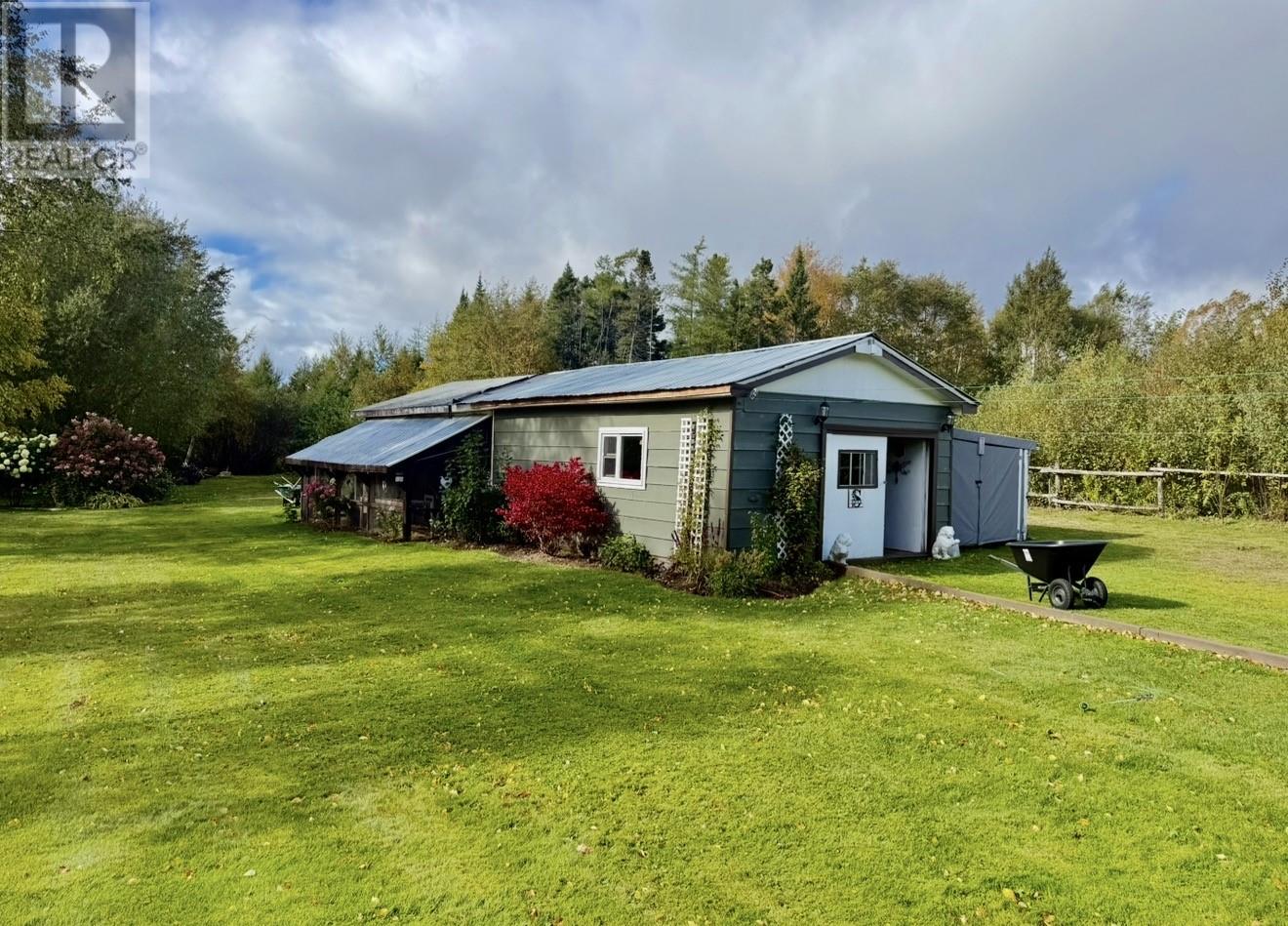 24 Farm Road, Howley — photo 3