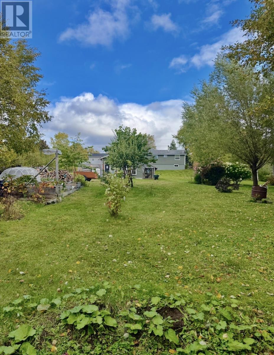 24 Farm Road, Howley — photo 4