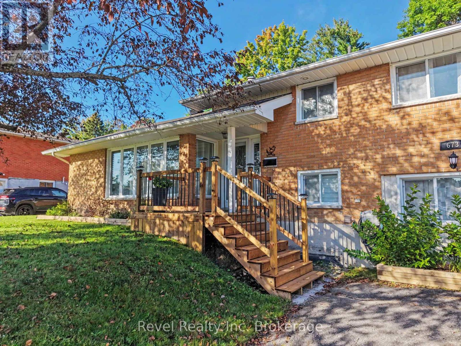 673 LAURENTIAN AVENUE, North Bay, Ontario