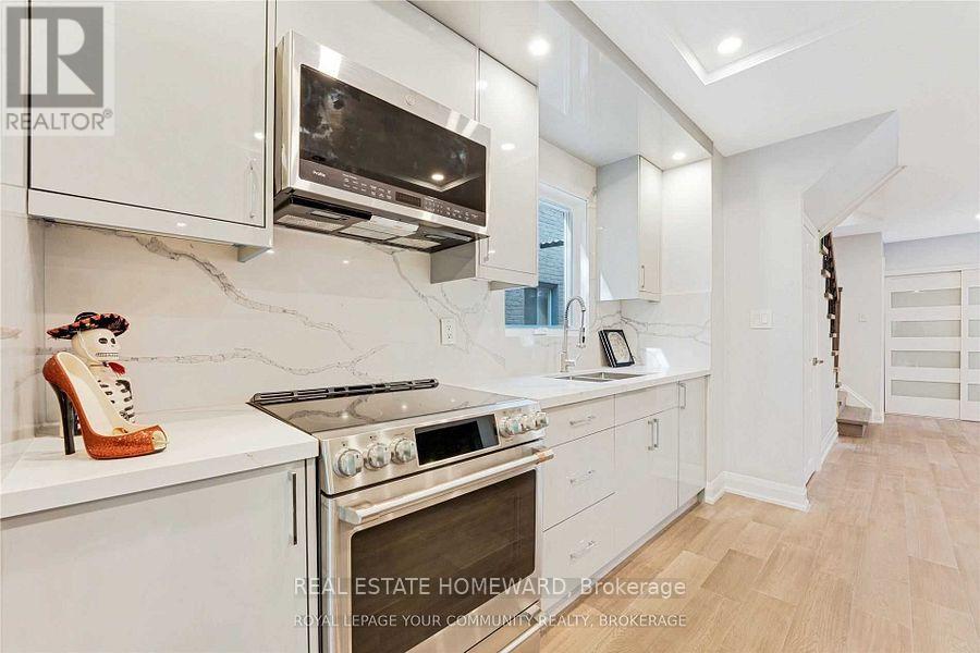 129 Castle Rock Drive, Richmond Hill (North Richvale), Ontario  L4C 6A1 - Photo 12 - N14030142