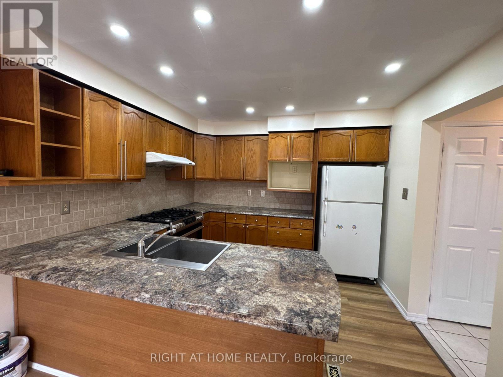 114 Browning Trail, Barrie (Letitia Heights), Ontario  L4N 6R3 - Photo 8 - S14030130