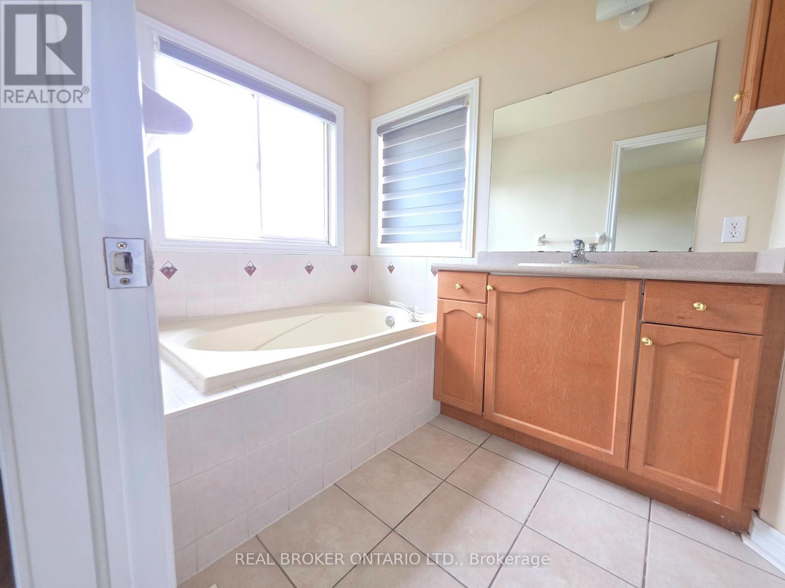 922 Ledbury Crescent, Mississauga, Ontario  L5V 2P8 - Photo 14 - W14030178