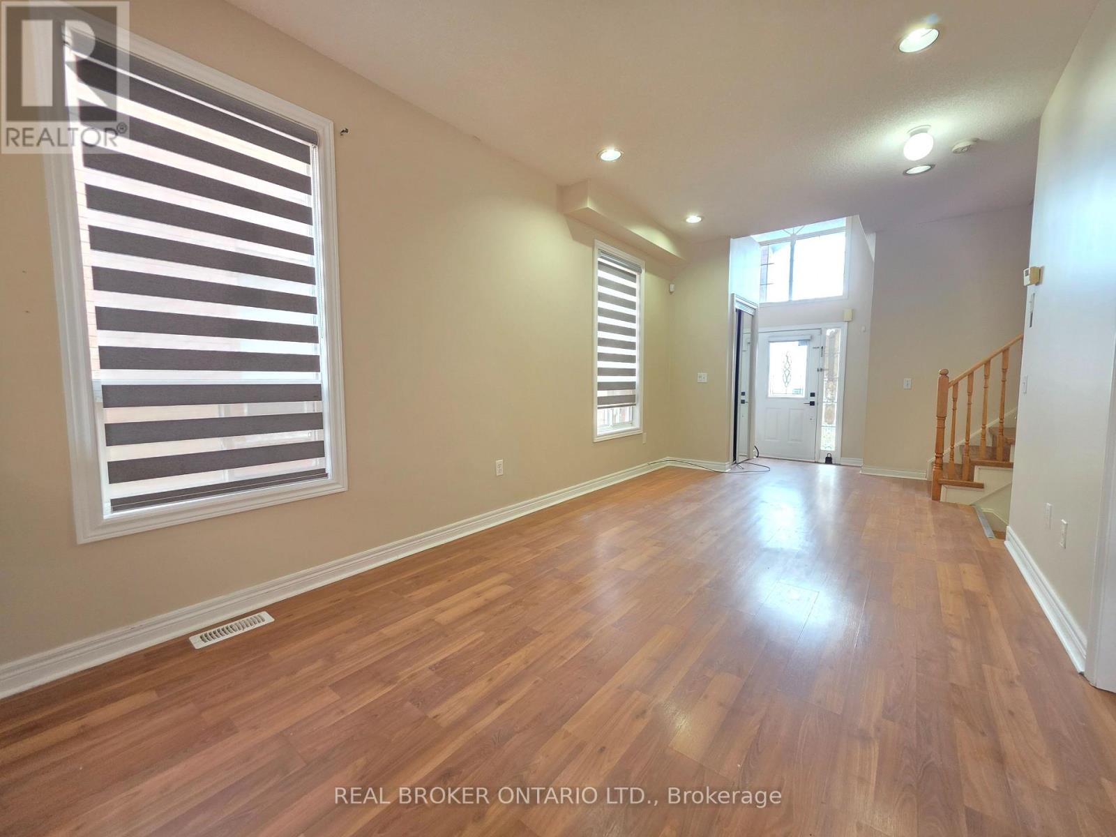 922 Ledbury Crescent, Mississauga, Ontario  L5V 2P8 - Photo 3 - W14030178