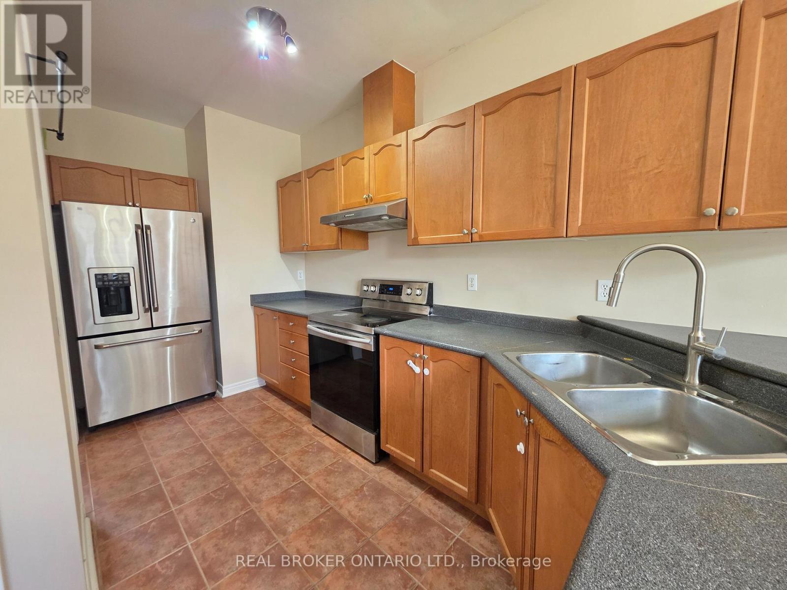 922 Ledbury Crescent, Mississauga, Ontario  L5V 2P8 - Photo 4 - W14030178