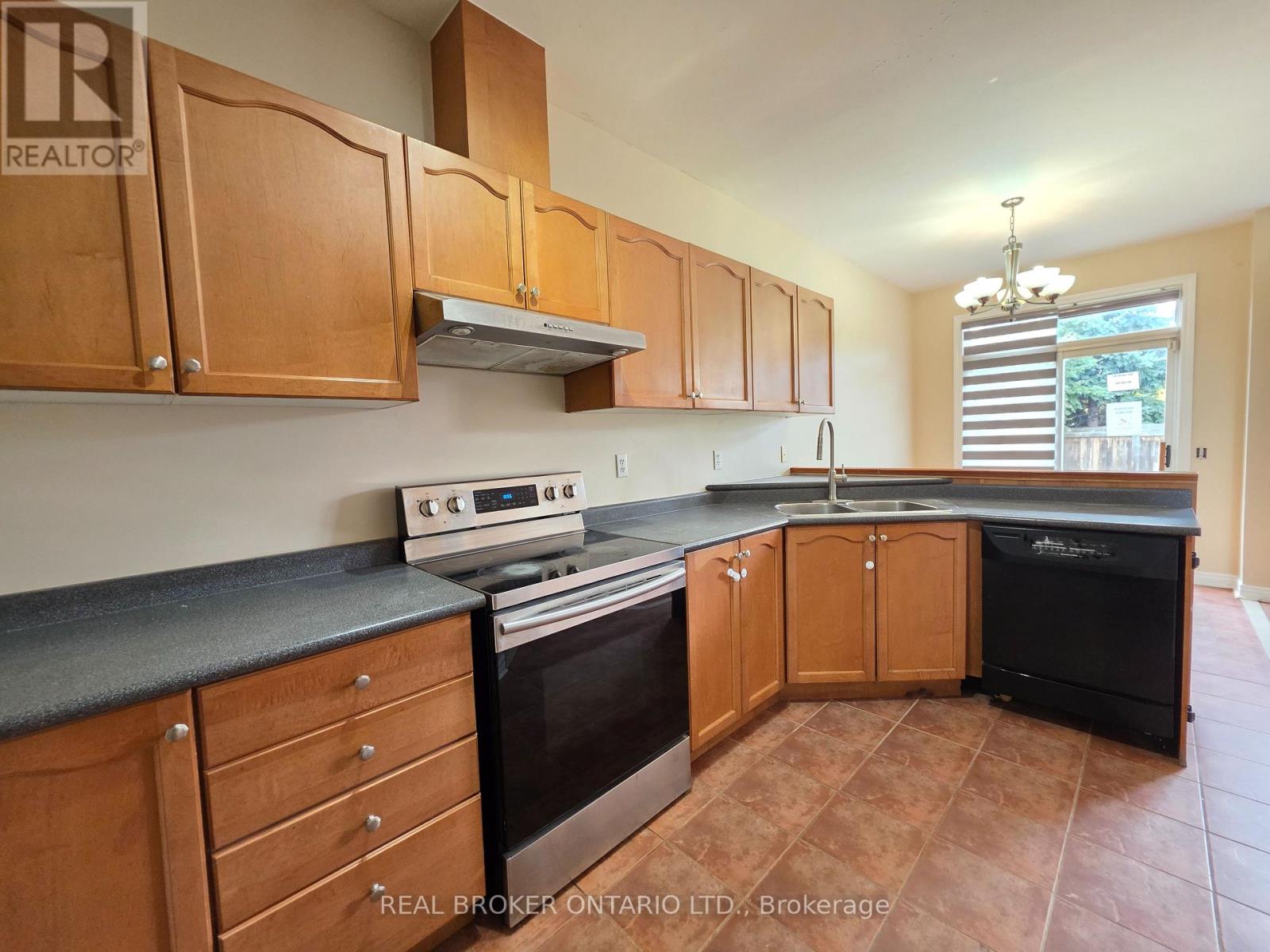 922 Ledbury Crescent, Mississauga, Ontario  L5V 2P8 - Photo 6 - W14030178