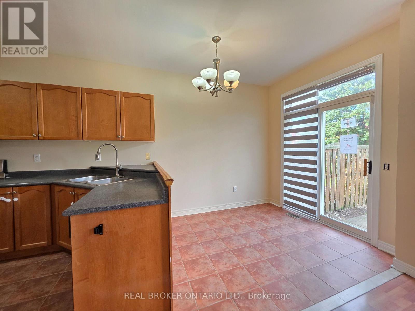 922 Ledbury Crescent, Mississauga, Ontario  L5V 2P8 - Photo 7 - W14030178