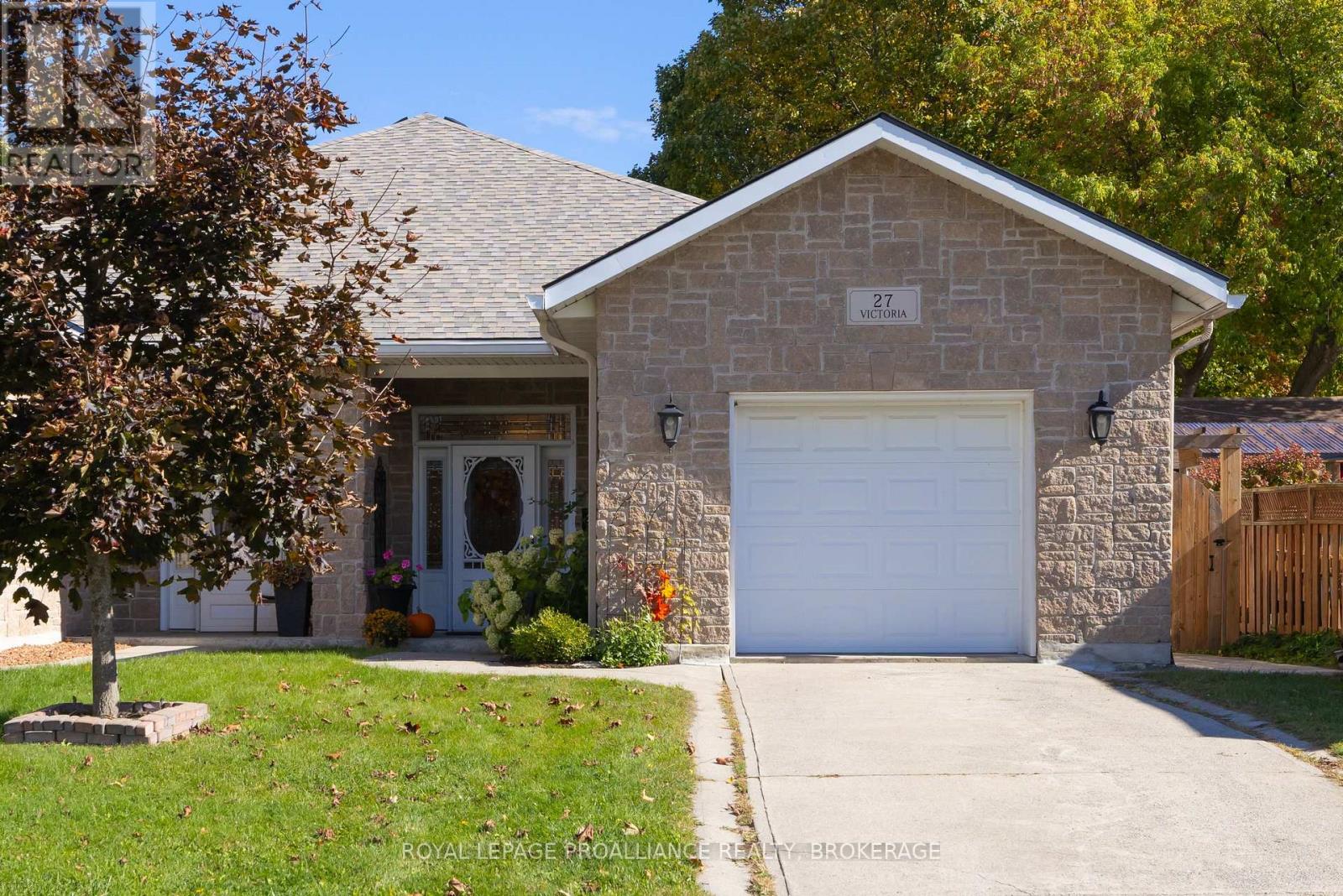 27 VICTORIA AVENUE, Gananoque, Ontario