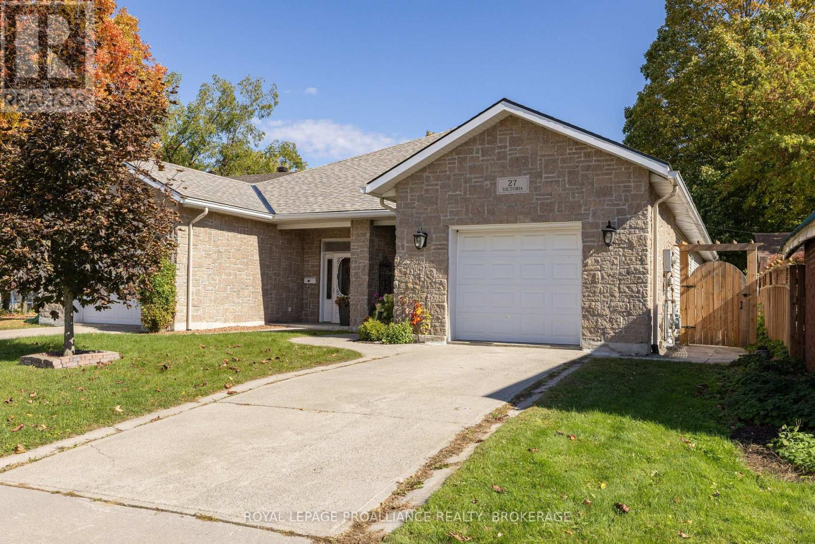 27 Victoria Avenue, Gananoque, Ontario  K7G 2R9 - Photo 3 - X14030236