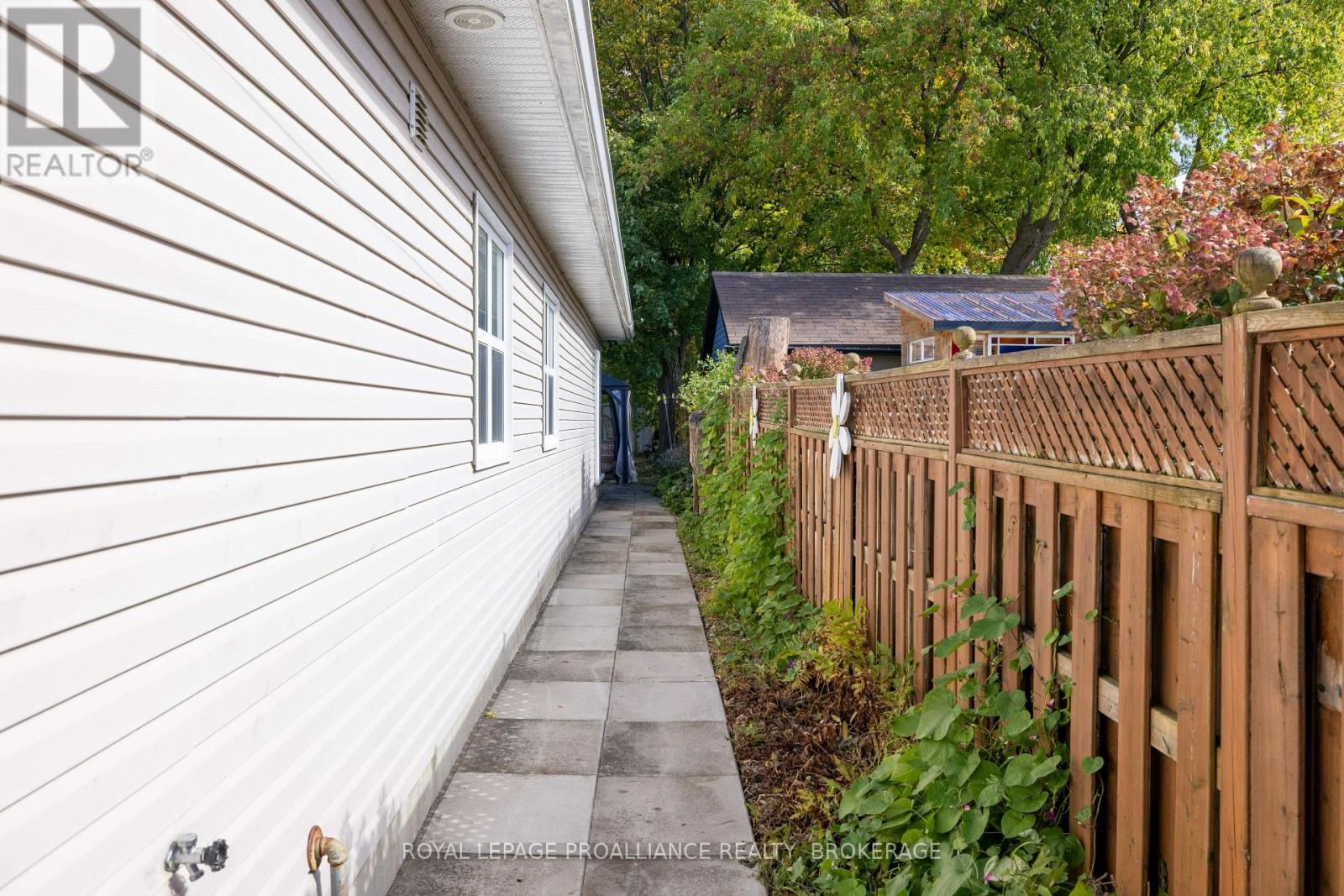 27 Victoria Avenue, Gananoque, Ontario  K7G 2R9 - Photo 35 - X14030236