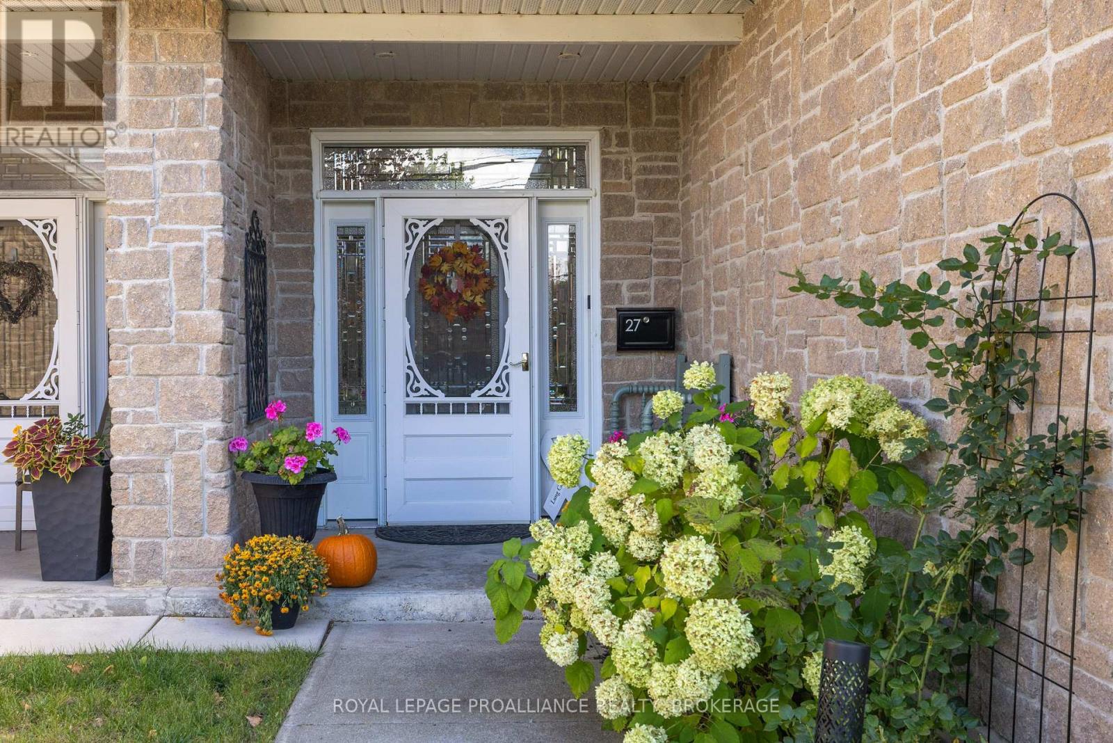 27 Victoria Avenue, Gananoque, Ontario  K7G 2R9 - Photo 4 - X14030236