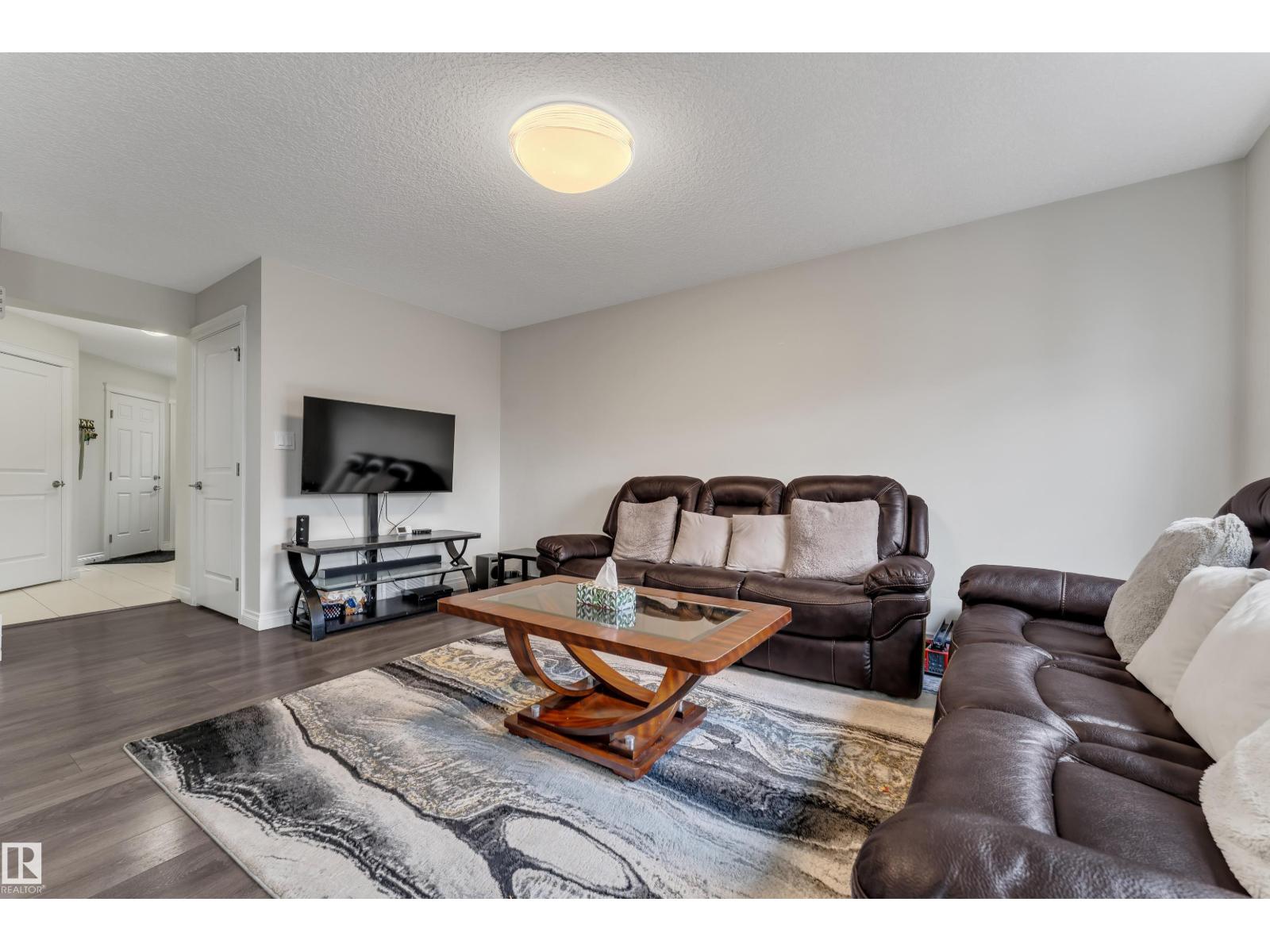 1208 33A ST NW