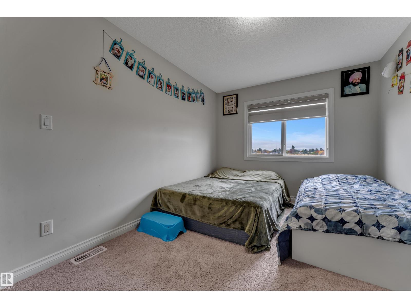 1208 33A ST NW
