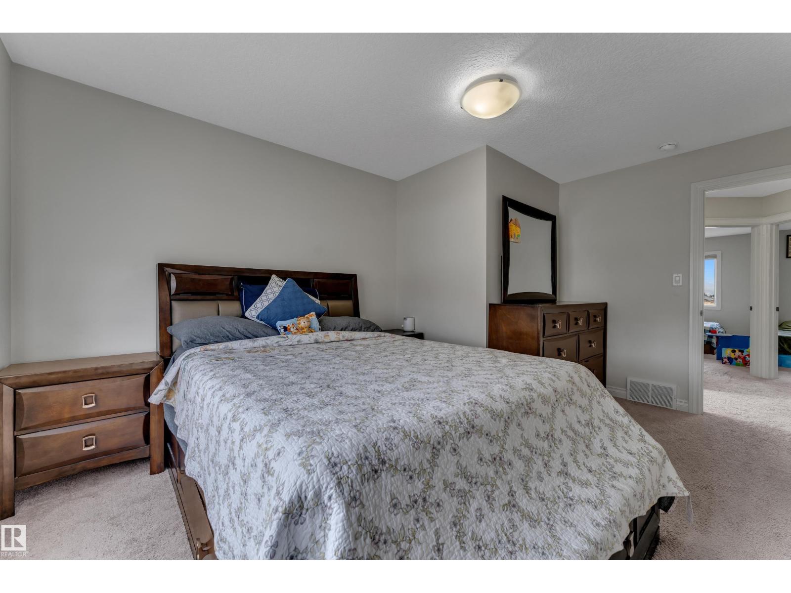 1208 33A ST NW