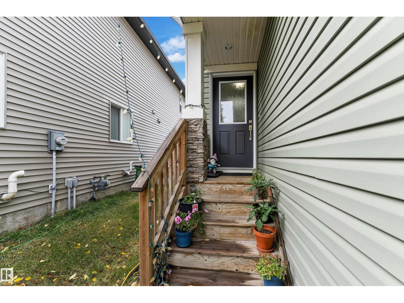 1208 33A ST NW