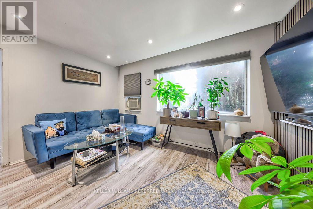 13 Teston Boulevard, Toronto, Ontario  M6N 4R9 - Photo 7 - W13734712