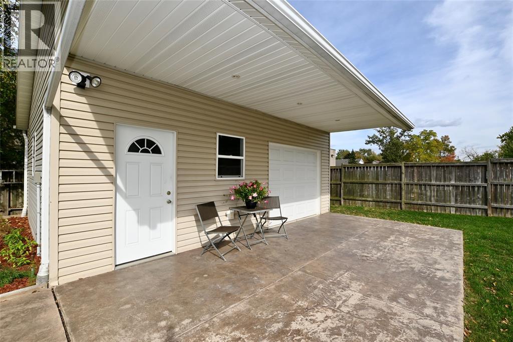 196 Fane STREET St Clair Ontario Canada N0N1G0 5