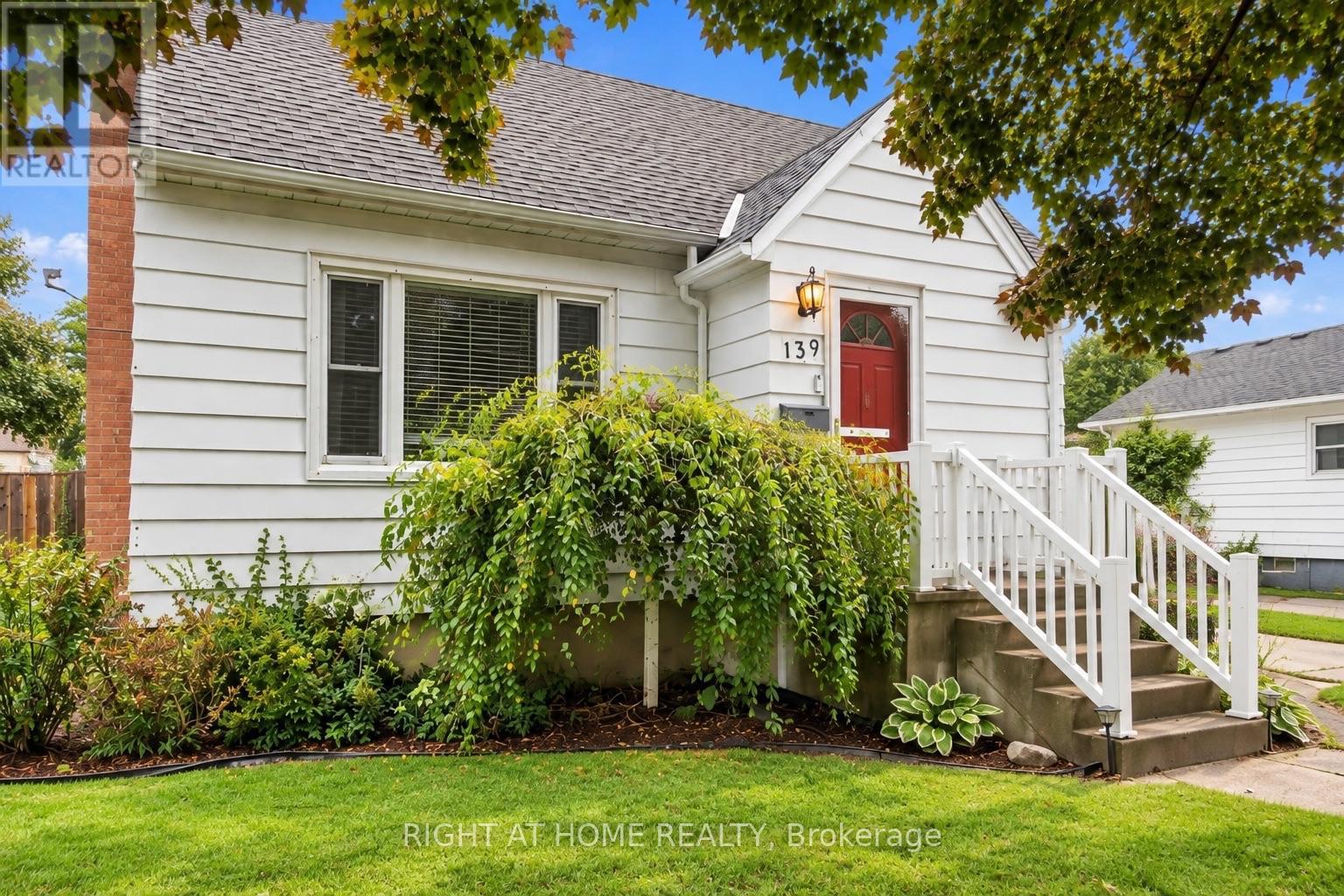 139 Gordon Street, Sarnia, Ontario  N7T 6N7 - Photo 1 - X14030294