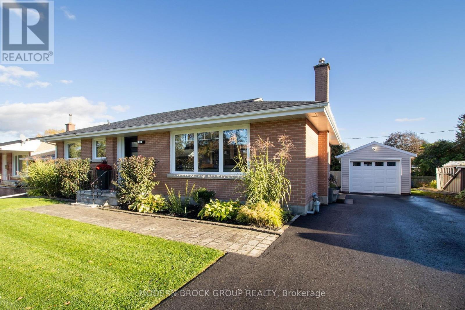 10 Manor Drive, Brockville, Ontario K6V 3E6 - Photo 2 - X14030258