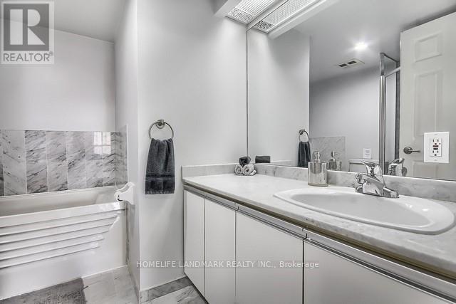 702 - 5 Concorde Place, Toronto, Ontario  M3C 3M8 - Photo 6 - C14030320