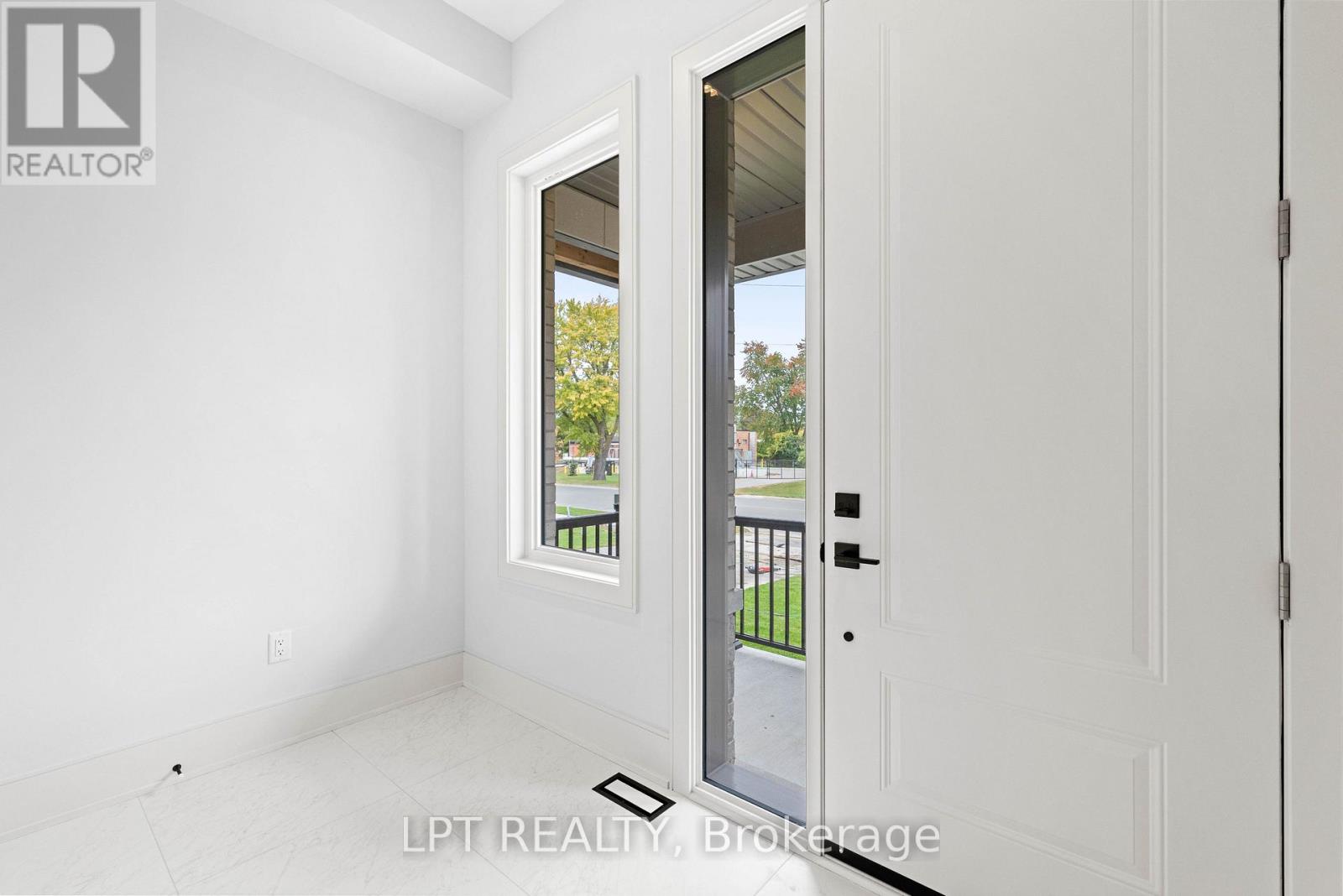 5 Richmond Park Drive, Georgina, Ontario  L4P 0H2 - Photo 6 - N14030304