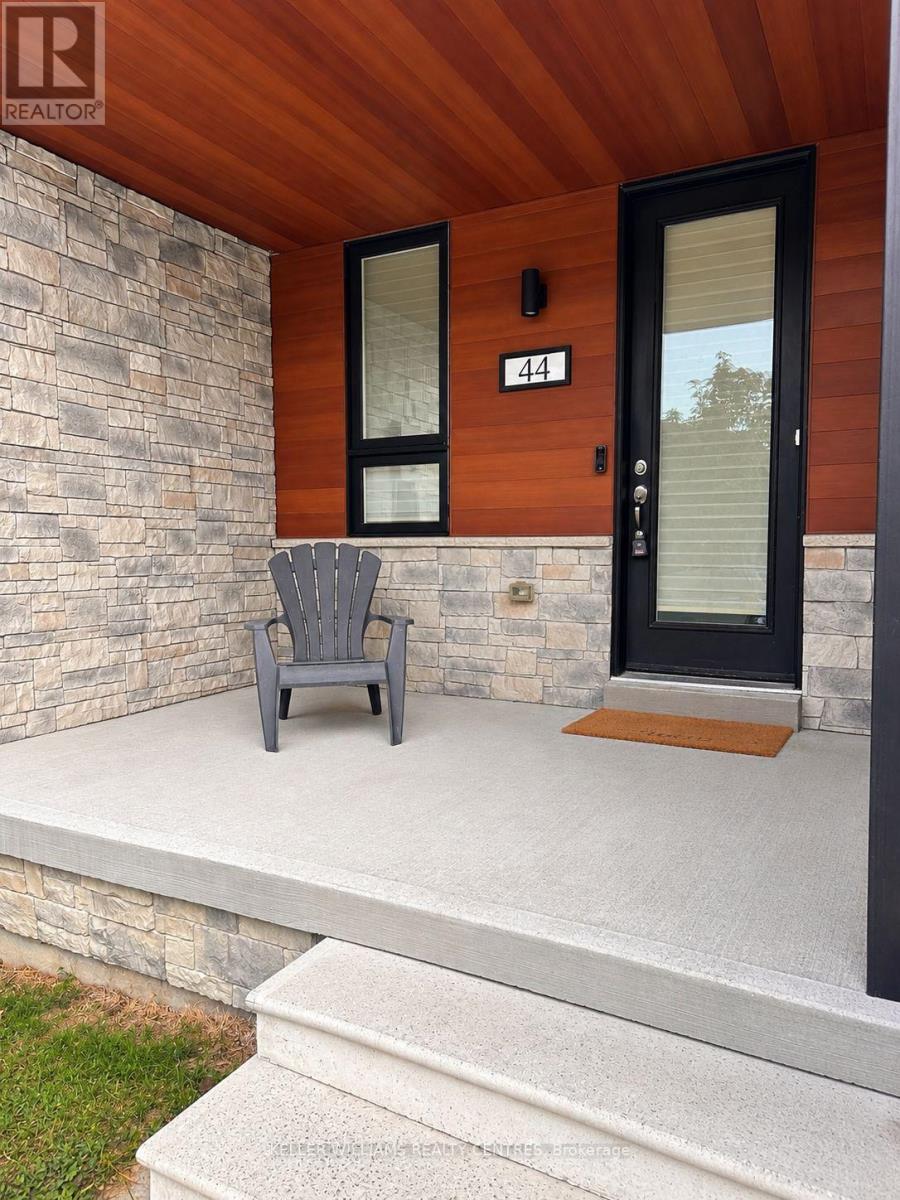 44 Eberhardt Drive, Wasaga Beach, Ontario  L9Z 0K5 - Photo 2 - S14030274