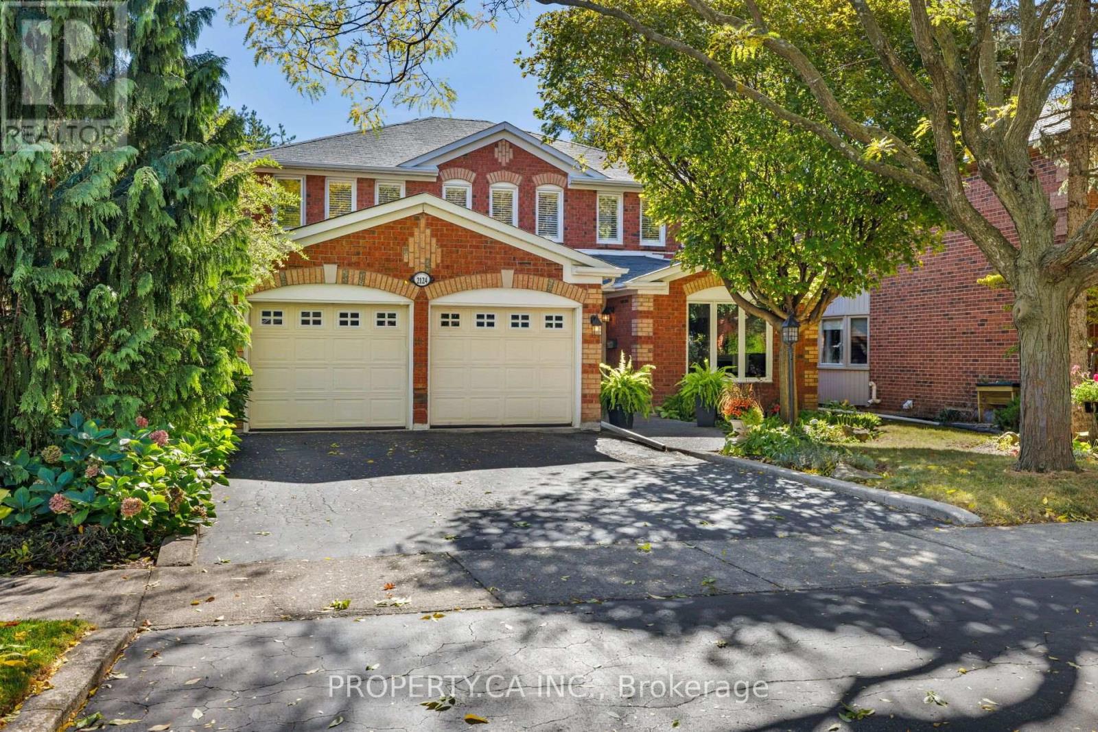 2124 LANGTRY DRIVE, Oakville, Ontario