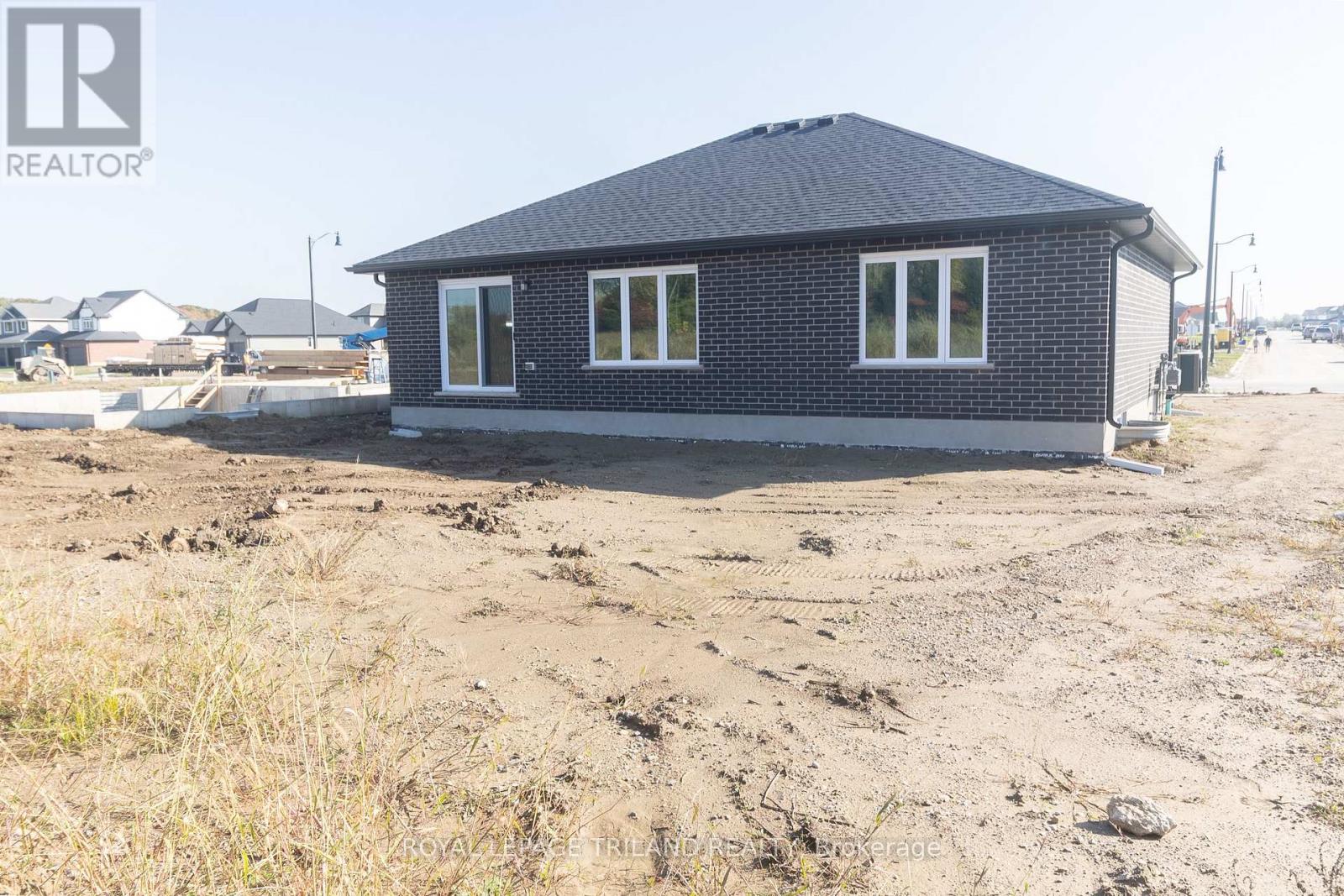 138 Benjamin Parkway, St. Thomas, Ontario  N5R 0R1 - Photo 27 - X13544440