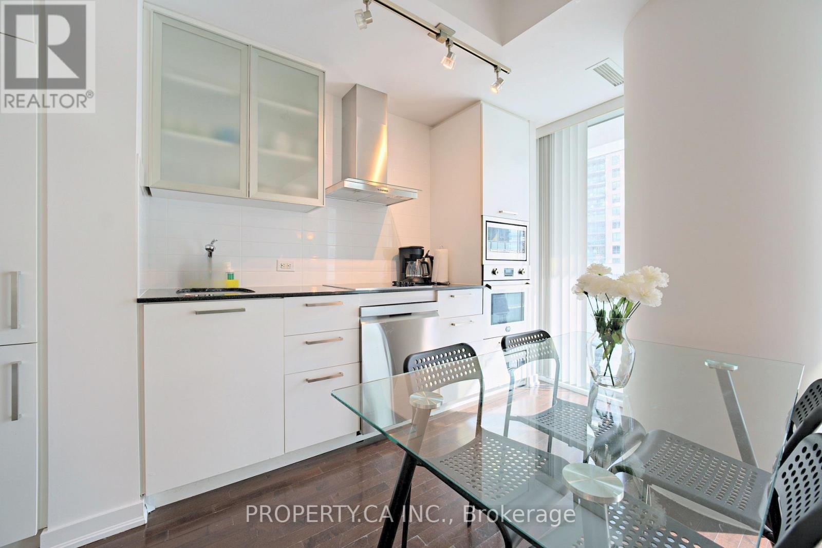 1908 - 14 York Street S, Toronto, Ontario  M5J 0B1 - Photo 3 - C14029624