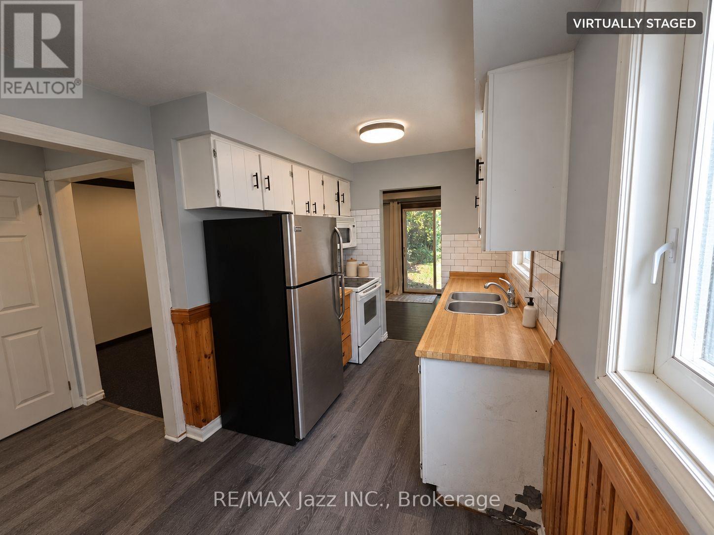 677 Grandview Drive, Oshawa, Ontario  L1H 7V9 - Photo 5 - E14030476