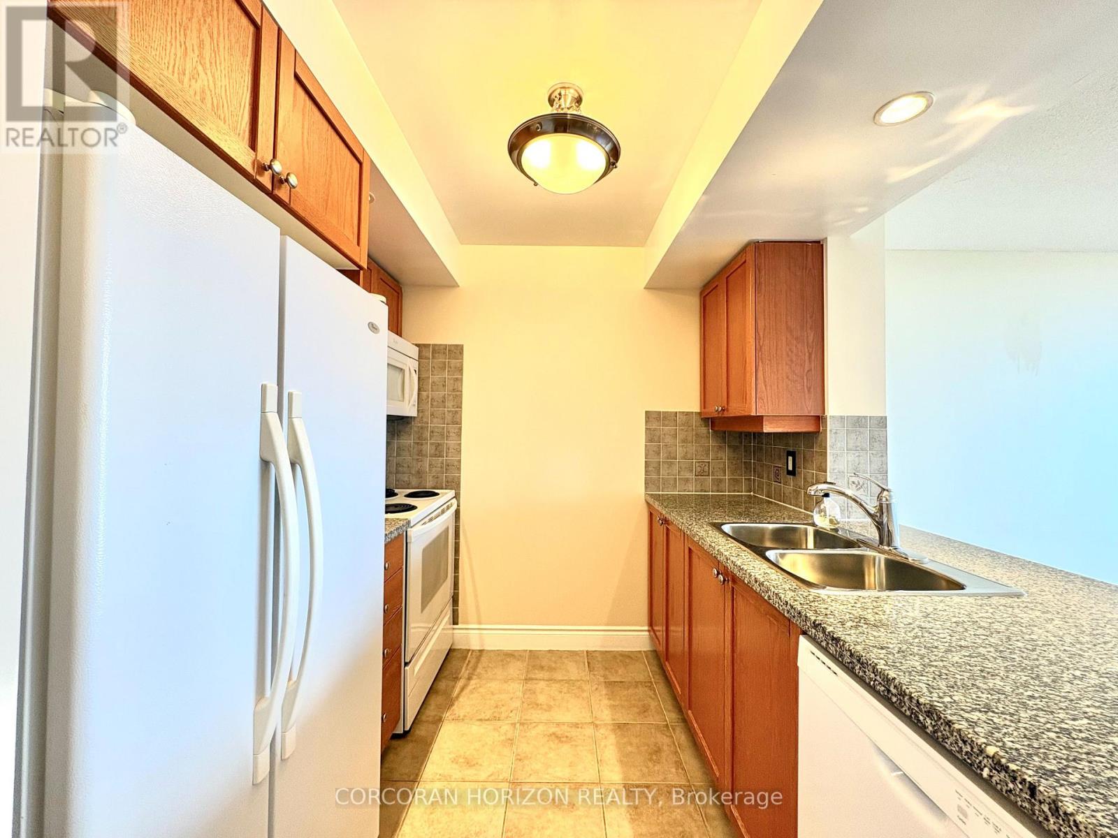 2513 - 10 Northtown Way, Toronto, Ontario  M2N 7L4 - Photo 5 - C14030408