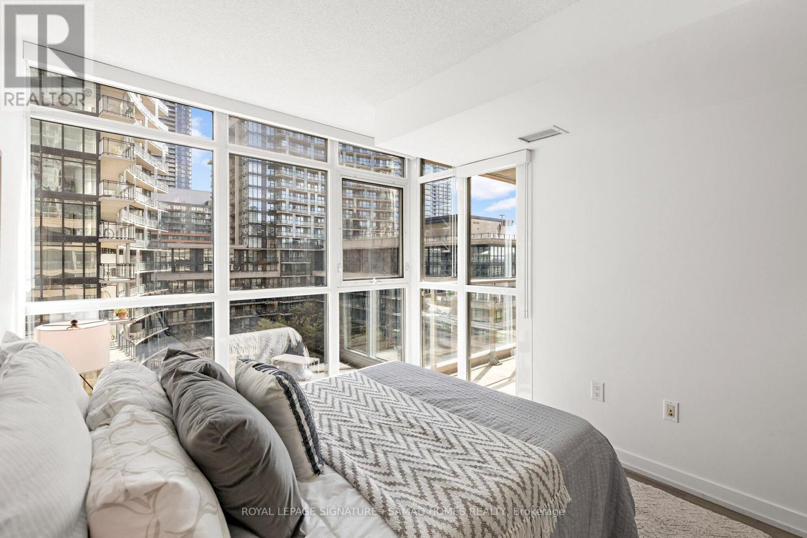 652 - 10 Capreol Court, Toronto, Ontario  M5V 4B3 - Photo 18 - C14030430
