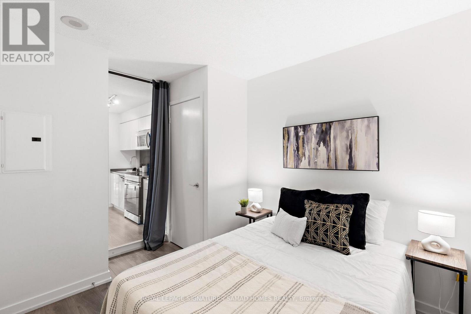 652 - 10 Capreol Court, Toronto, Ontario  M5V 4B3 - Photo 21 - C14030430