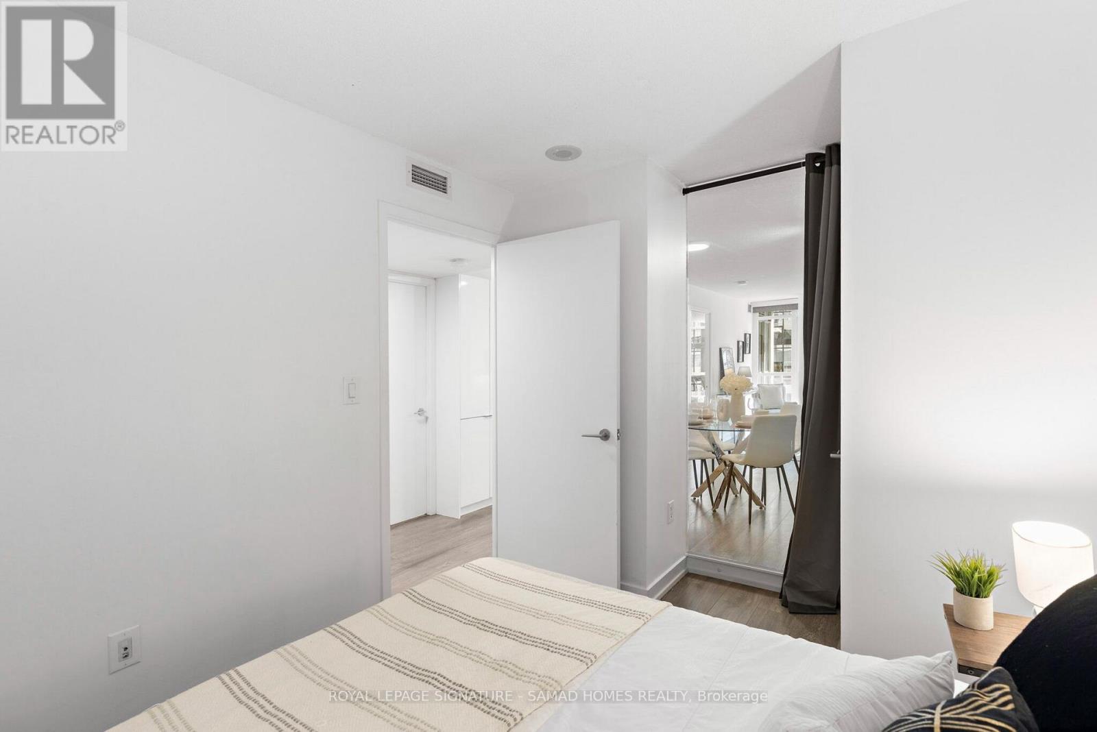 652 - 10 Capreol Court, Toronto, Ontario  M5V 4B3 - Photo 23 - C14030430