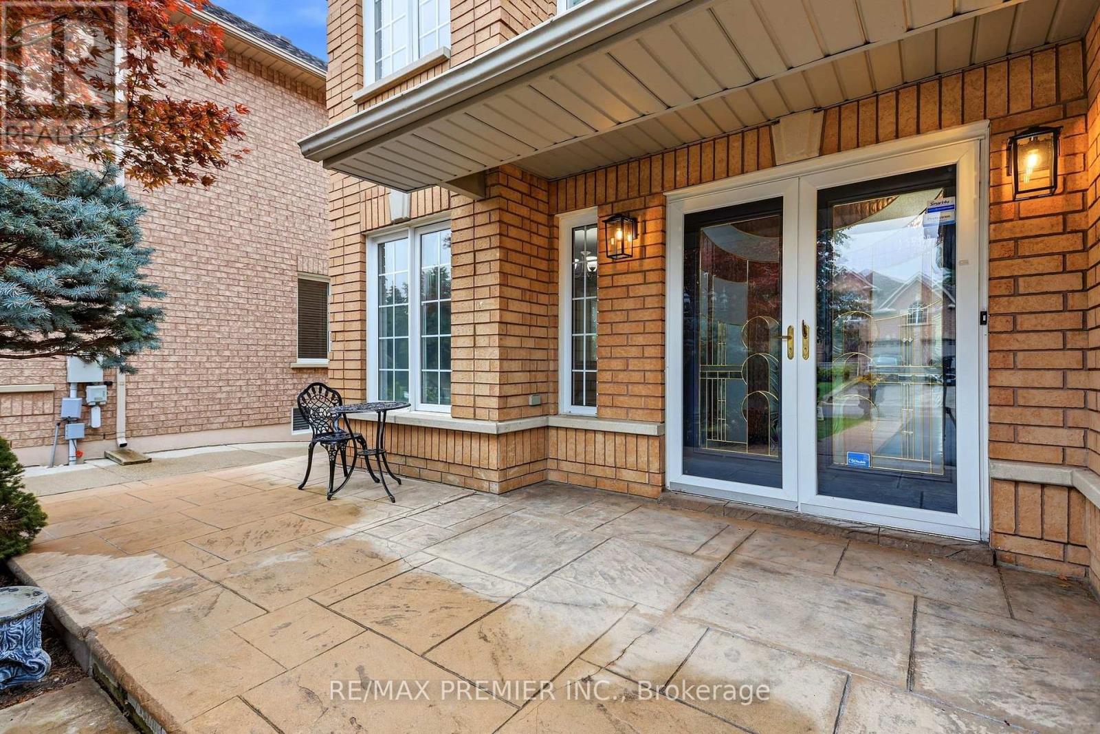 16 St Michele Place, Vaughan, Ontario  L4H 1H3 - Photo 2 - N14030500