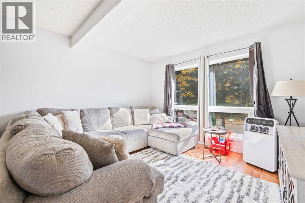 70 Dovercliffe Way, Calgary, Alberta  t2b 2c6 - Photo 12 - A2350478